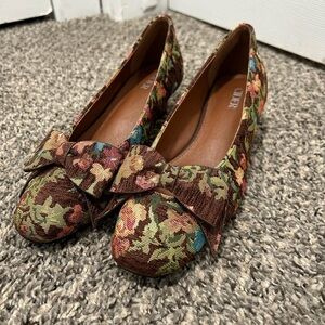 Cider Multicolor Floral Bow Loafers size 6